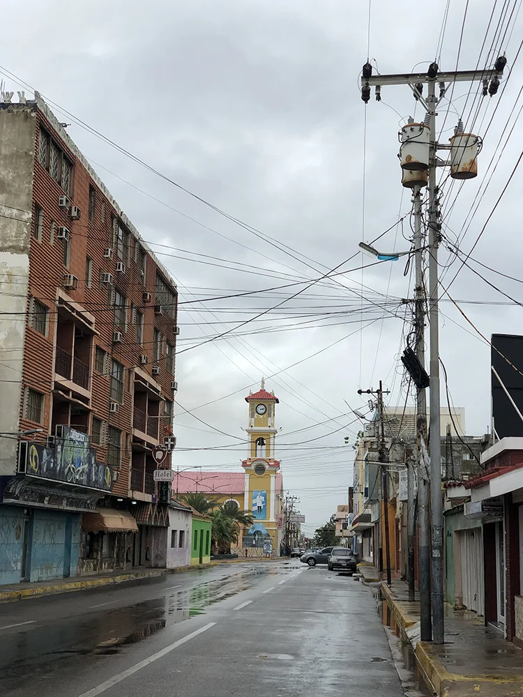 Calle de Punto Fijo durante mi recorrido por la Península de Paraguaná, Falcón