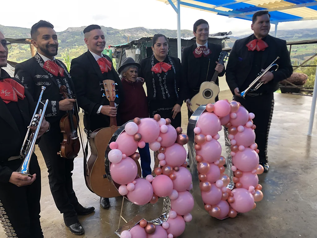 Mariachis durante una serenata en los alrededores de Tunja, Boyacá