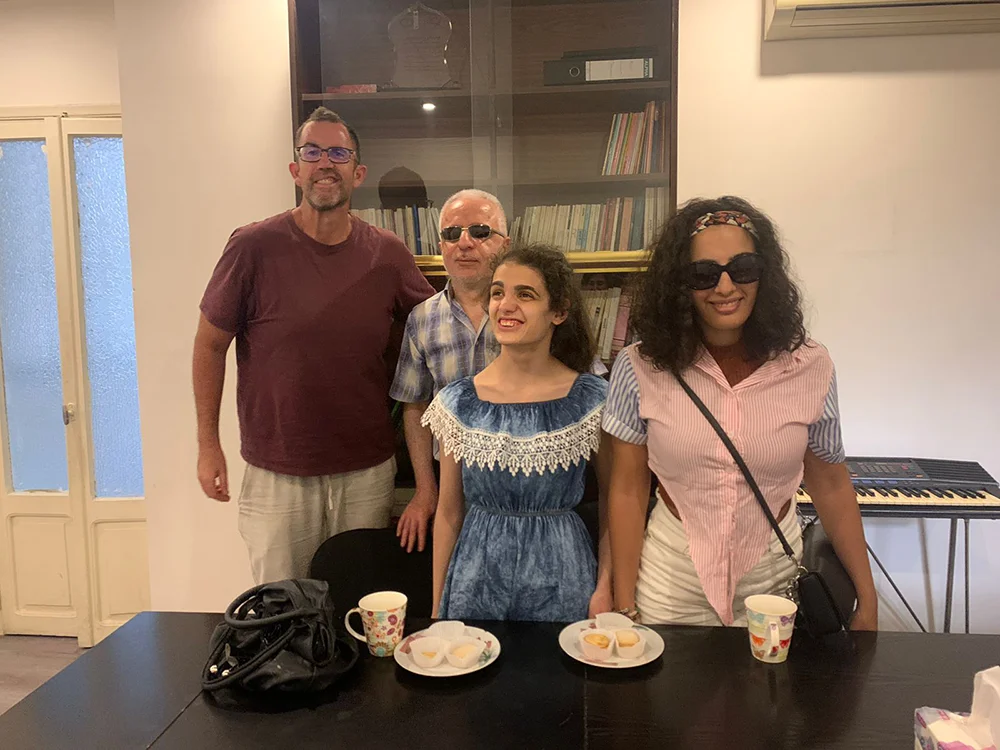 Felipe con Amer Makarem y dos jóvenes de Youth Association of the Blind en Beirut