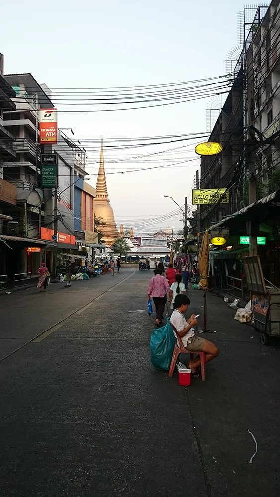 Calle de Bangkok durante mi viaje a Tailandia con discapacidad visual