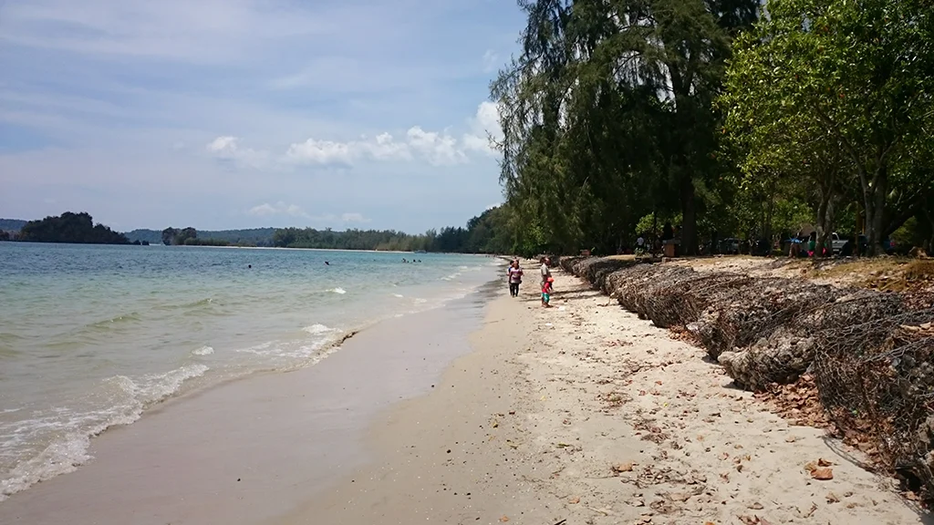 Playa de Ao Nang durante mi viaje por Tailandia